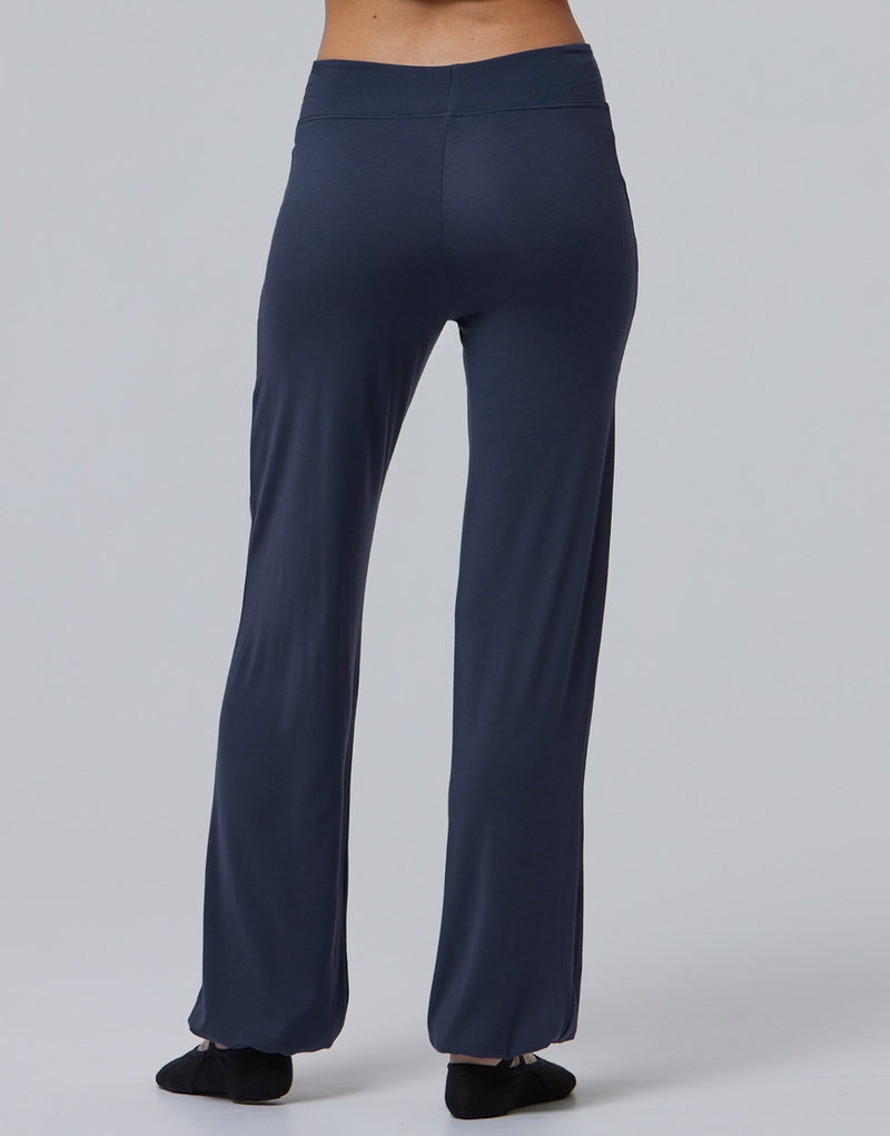 Laad het plaatje in de Viewer, Bari Dansbroek met Zakken Grijs Blauw (Nocturne)