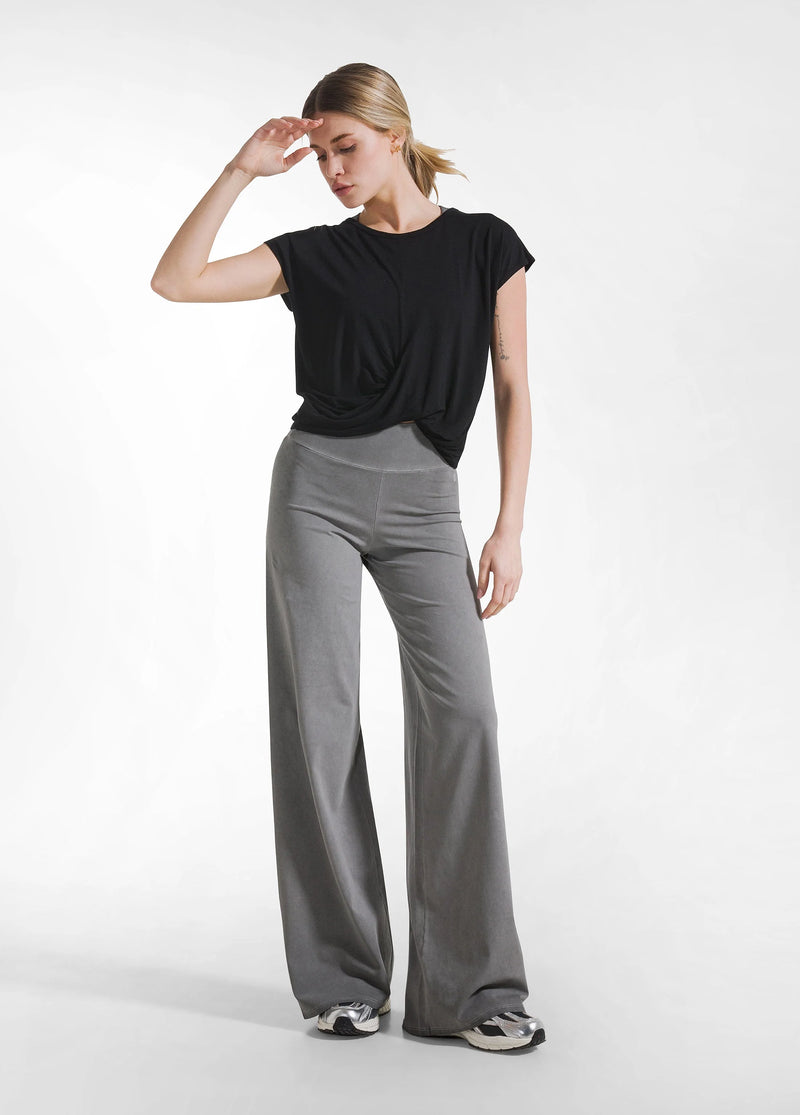 Laad het plaatje in de Viewer, D42041 Yoga T-Shirt met knoop Zwart
